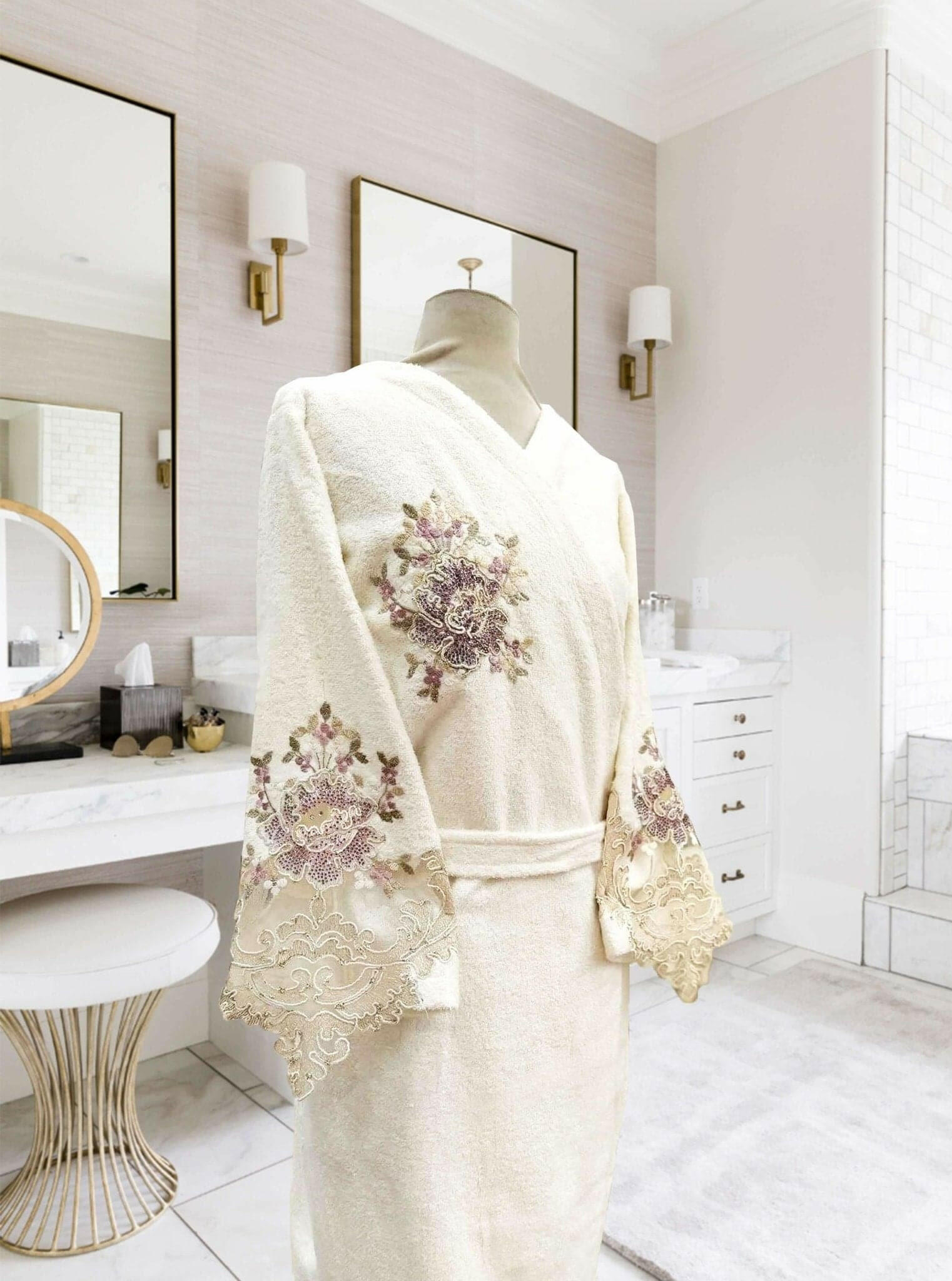 Gul Floral Embroidery Lace White Plush Bathrobe, Luxury Elegant Robe, With Amethyst Color / L / Bathrobe + Slippers Gul Floral Embroidery Lace White Plush Bathrobe, Luxury Elegant Robe, With Amethyst Color / L / Bathrobe + Slippers