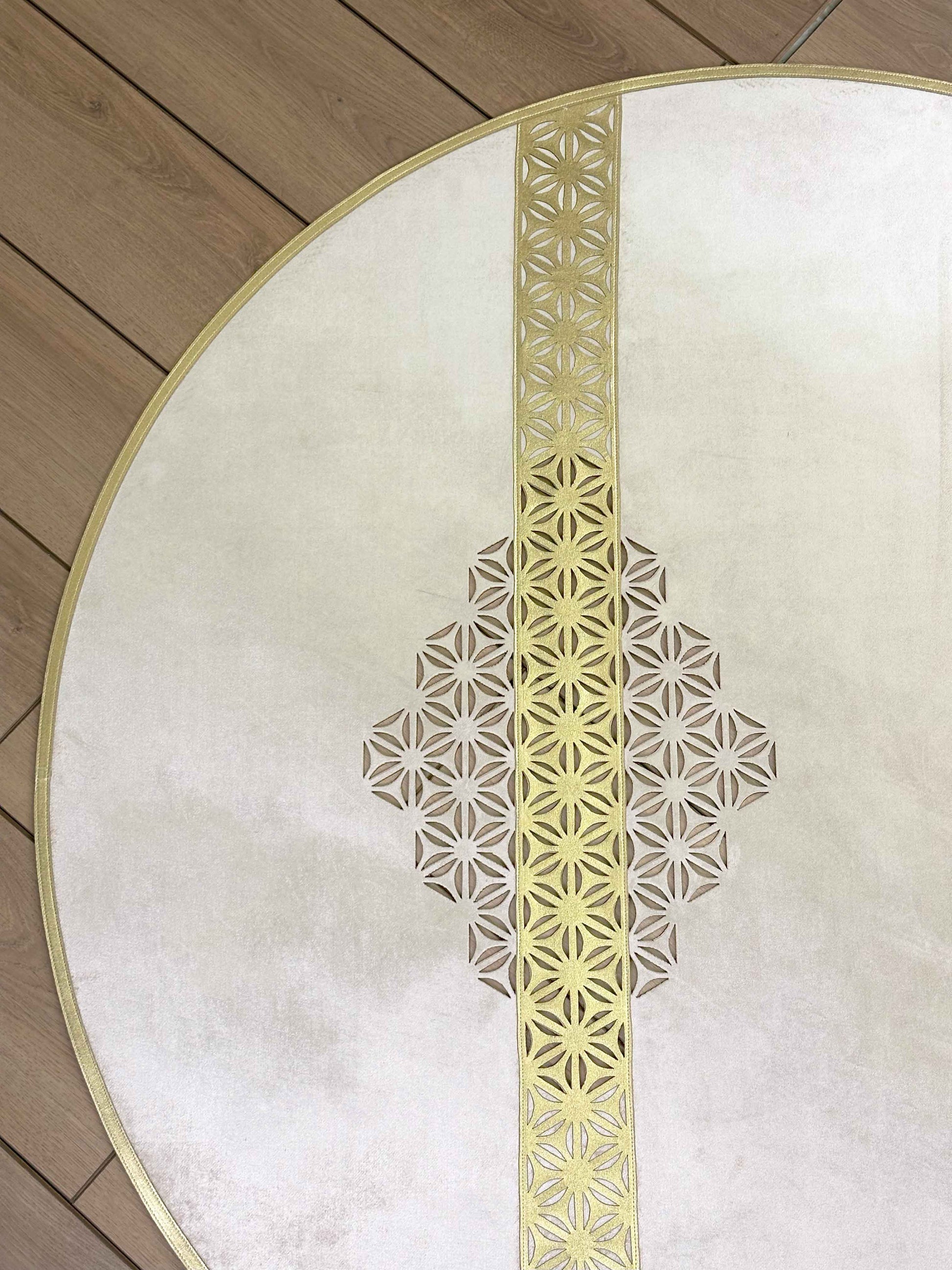 Yildiz Round Luxury Cut Through Modern Light Gold Rug by Creative Home, Turkish Leather Circular Mat, Washable Turkish Circle Carpet,RUGR-CH-YLDZ-LGoYGo-140,RUGR-CH-YLDZ-LGoYGo-180,RUGR-CH-YLDZ-LGoYGo-220