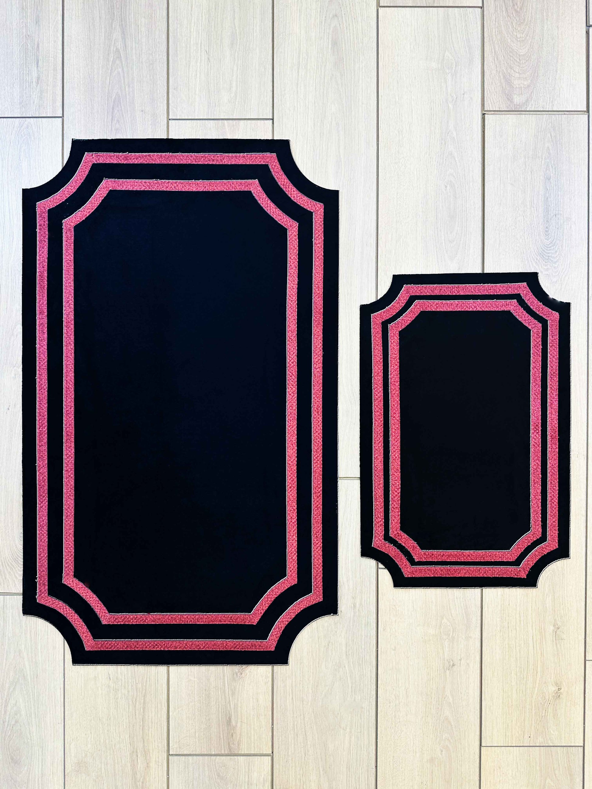 Sare Rectangular Black & Burgundy Red Modern Leather Striped Curved Cornered Minimal Rug - by Creative Home Rugs,RUG-SARE-BlaBu-4060,RUG-SARE-BlaBu-60100,RUG-SARE-BlaBu-70120,RUG-SARE-BlaBu-90150,RUG-SARE-BlaBu-121182