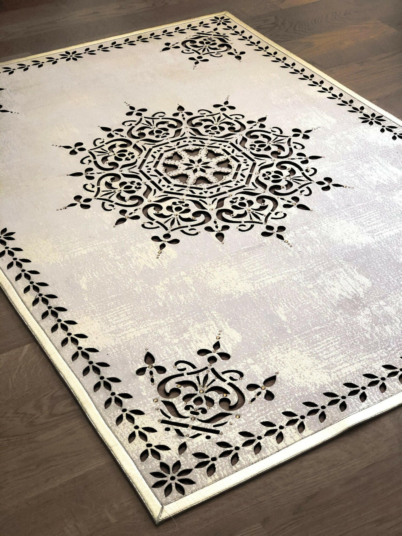 Damask Rug - creativehome-designs