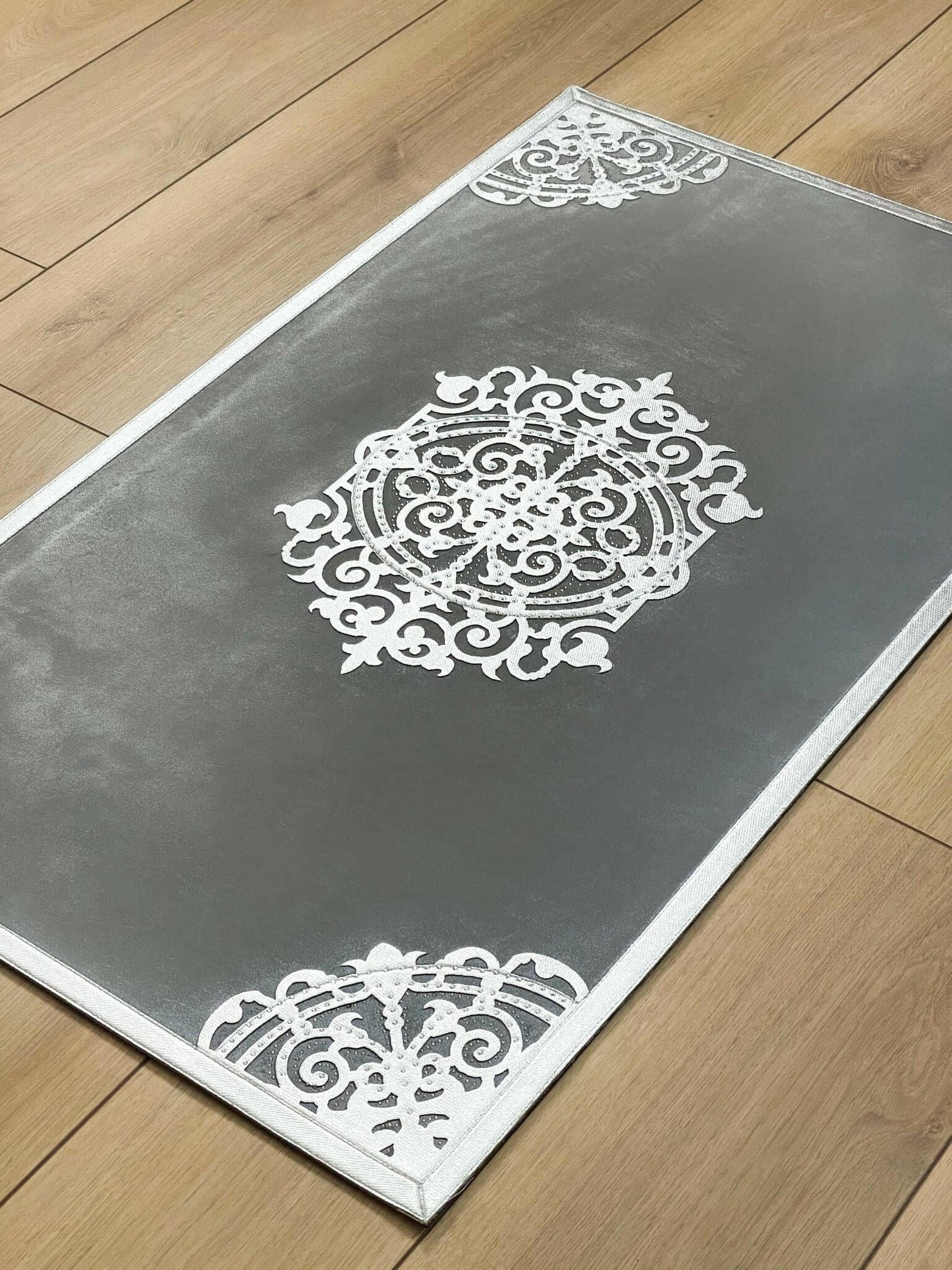 Ruya Rug - Creative Home Designs, Rugs,RUG-RUYA-GrSi-60100,RUG-RUYA-GrSi-70120,RUG-RUYA-GrSi-85137,RUG-RUYA-GrSi-121182